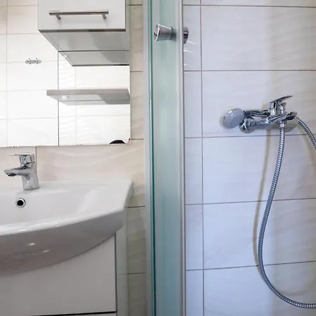 Apartamento Lovely In With Wifi Komarna