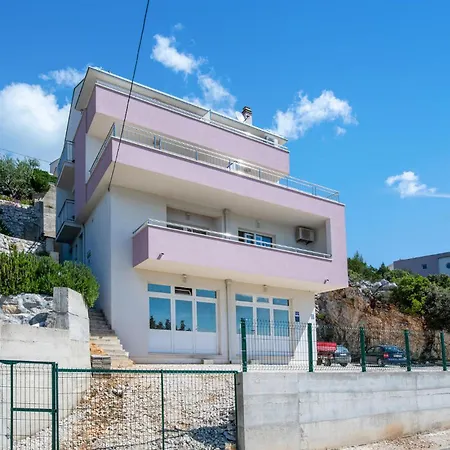 Stunning In With Wifi Apartment Komarna