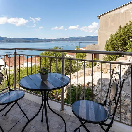 Apartment Lovely In With Wifi Komarna